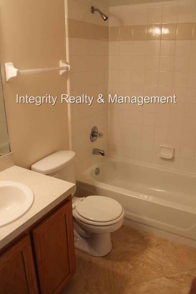 Building Photo - 3 bed/2.5 bath in Lake Asbury