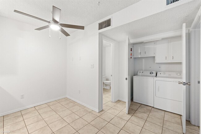 Building Photo - 506 W Orchard Ln