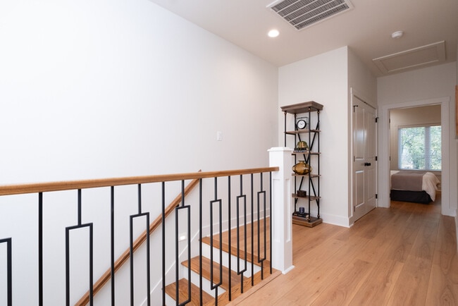 Building Photo - Very nice Newer Construction 3 Bedroom 2.5 Bathroom Townhome in The Heights