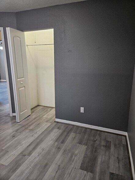 Building Photo - 3710 E Flora St