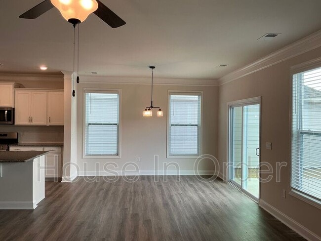 Building Photo - 41 Silverthorne Ct