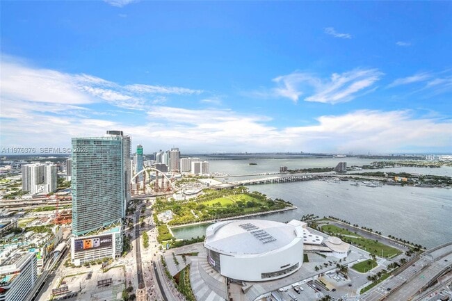 Building Photo - 398 NE 5th St