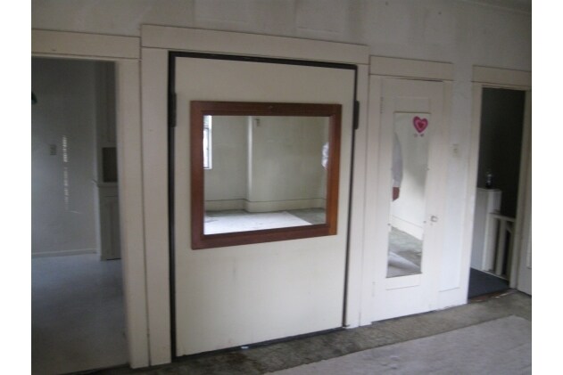 Building Photo - 546 W 15th St