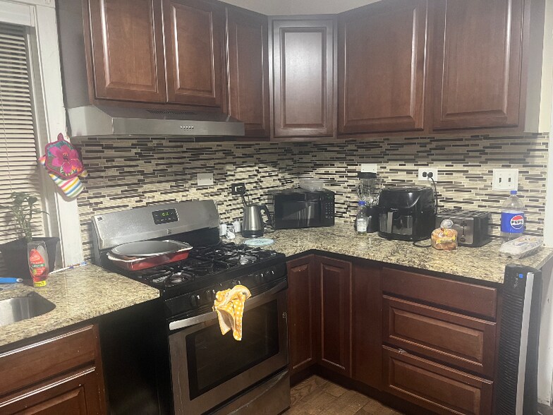 Building Photo - 3904 N Nora Ave