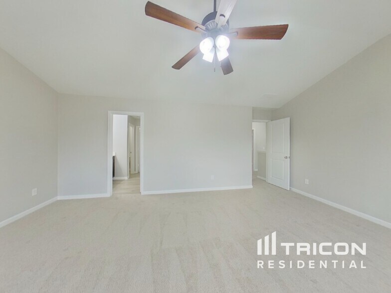 Building Photo - 750 Chariot Way