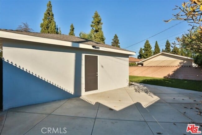 Building Photo - 1574 W Amerige Ave