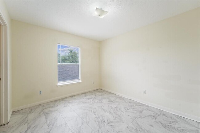 Building Photo - 16131 Canaridge Dr
