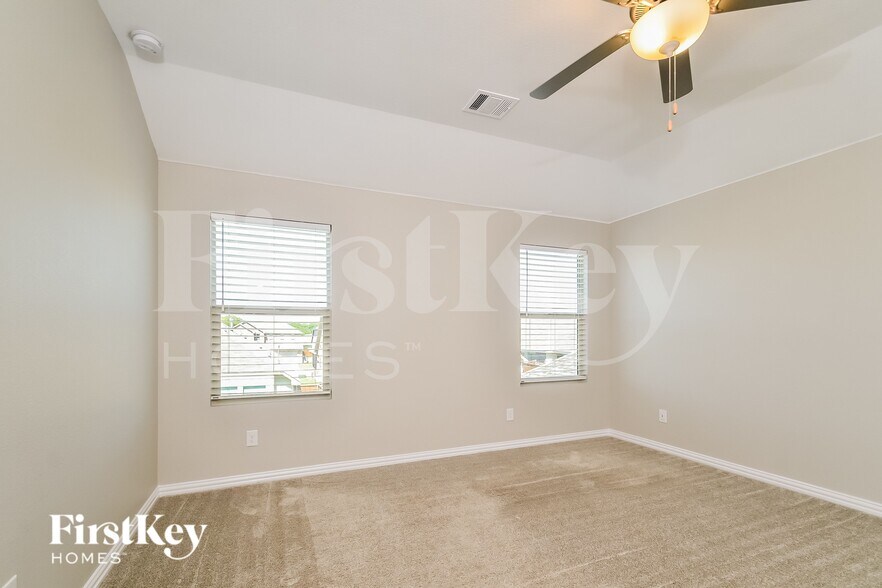 Building Photo - 223 Rosewood Dr