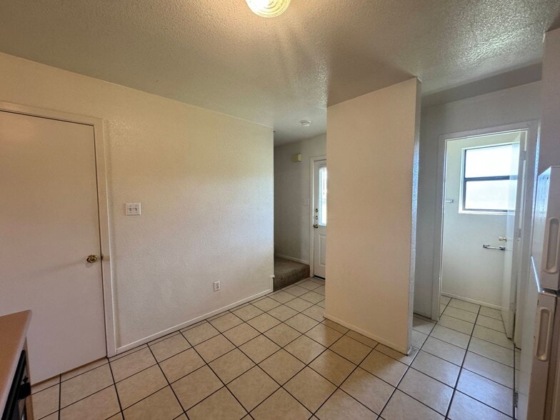 Building Photo - 1104 Leslie Cir