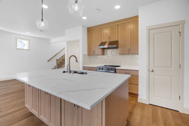 Building Photo - 2115 NW 17th Pl