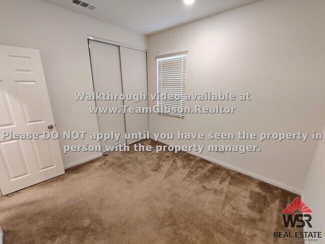 Building Photo - Large 3 Bedroom/ 2 bathroom Home with an O...