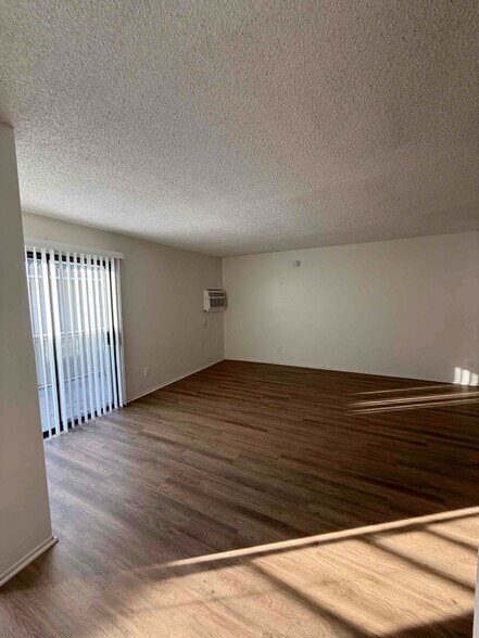 Building Photo - 1400 Peckham St