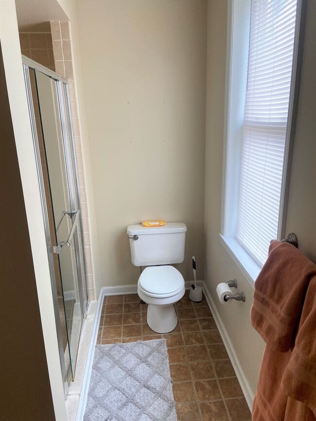 Building Photo - 5552 Avondale Pl