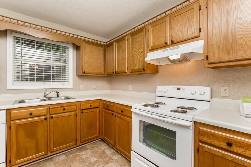 Building Photo - 1610 Summit Ridge