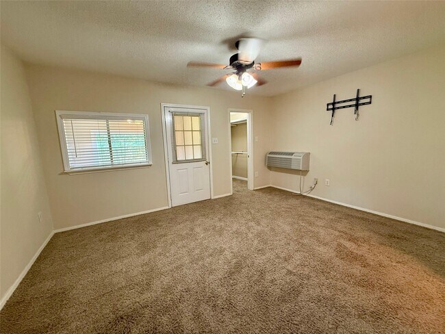 Building Photo - 17903 Strack Dr