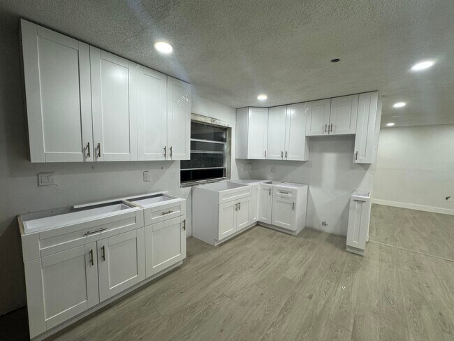 Building Photo - 6260 SW 6th St