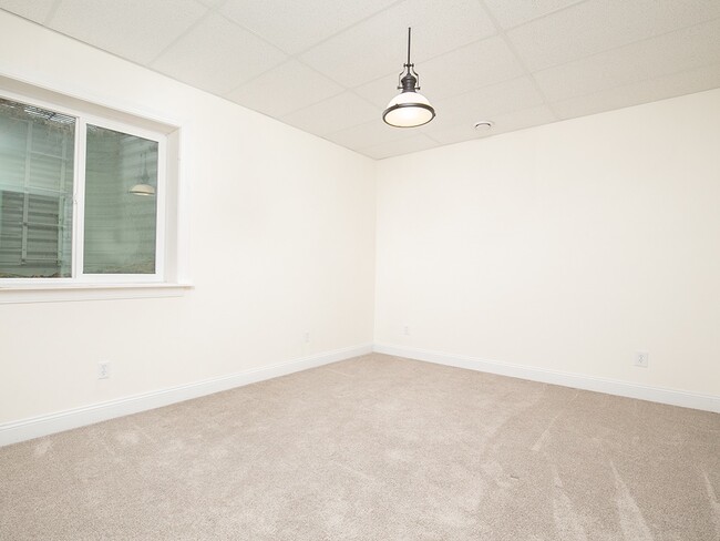 Building Photo - 1741 Golf Dr