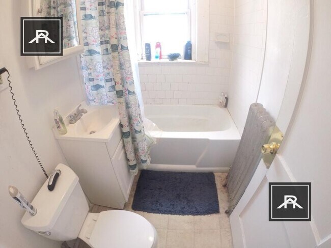 Building Photo - 3 bedroom in Brookline MA 02446