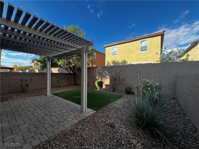 Building Photo - 9265 Romance Diamond St