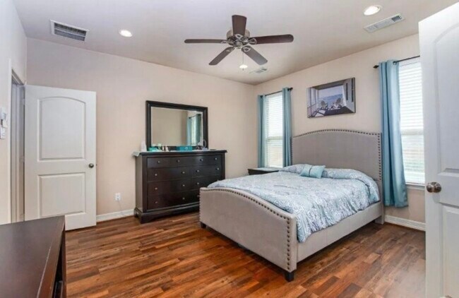 Building Photo - 607 Mallard Dr