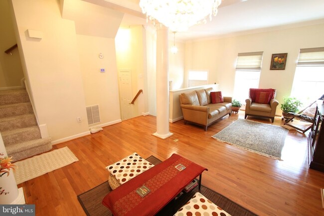 Building Photo - 13728 Valley Oak Cir