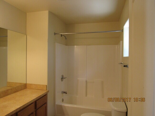 Building Photo - 198 W 26th St