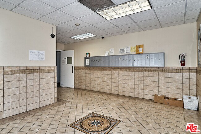 Building Photo - 1025 Dewey Ave