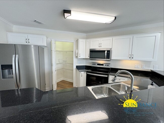 Building Photo - Waterfront Luxury Living on Cinco Bayou!