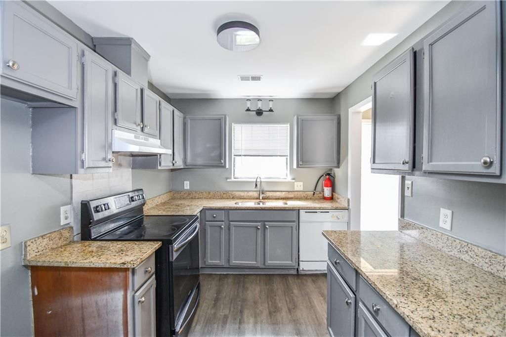 Building Photo - 735 Oak Dr