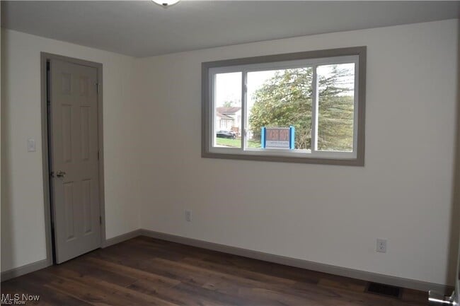 Building Photo - 205 McFadden St