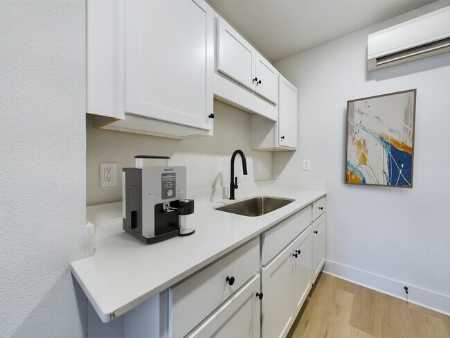 Building Photo - 2 E Sunset Ave