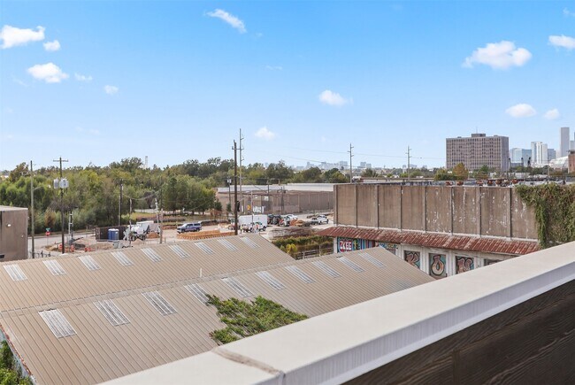 Building Photo - 500 Schweikhardt St