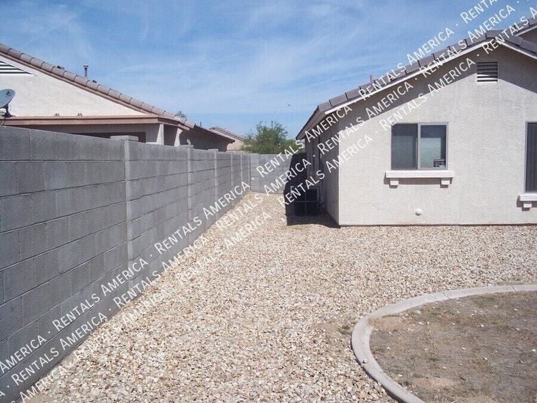 Building Photo - 6605 W Desert Ln