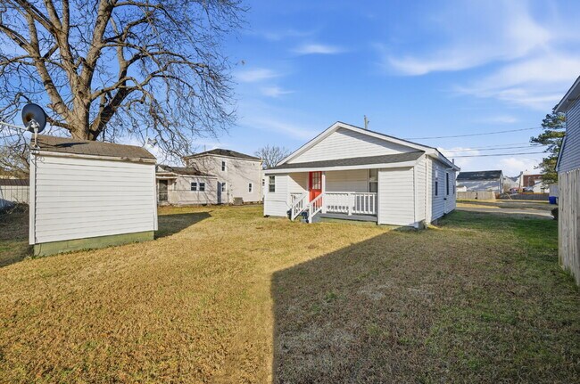 Building Photo - FULLY REMODELED 3 BED, 1.5 BATH HOME FOR RENT IN SUFFOLK!