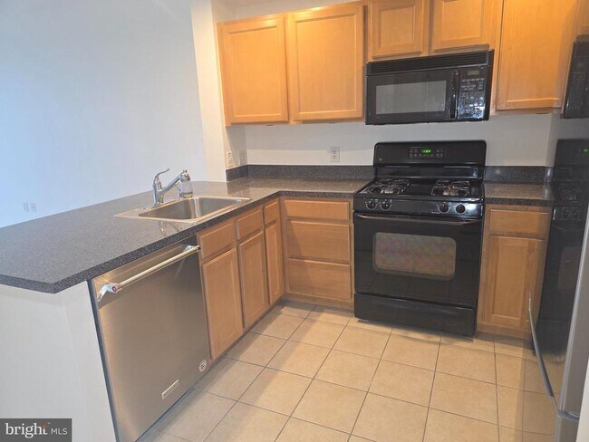 Building Photo - 350 G St SW