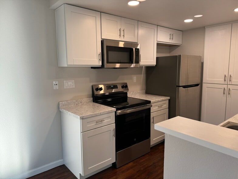 Building Photo - 4915 Conway Ter