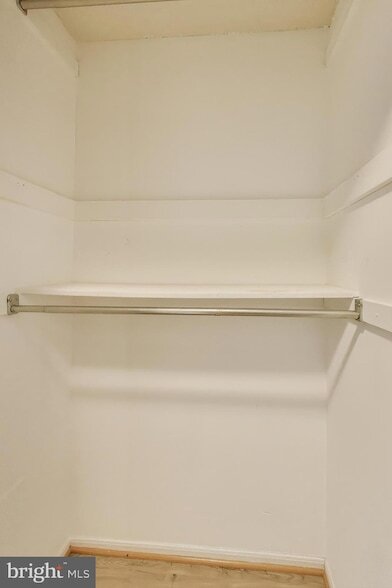 Building Photo - 4 Monroe St