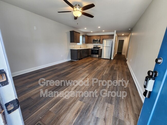 Building Photo - 414 Whiteoak St