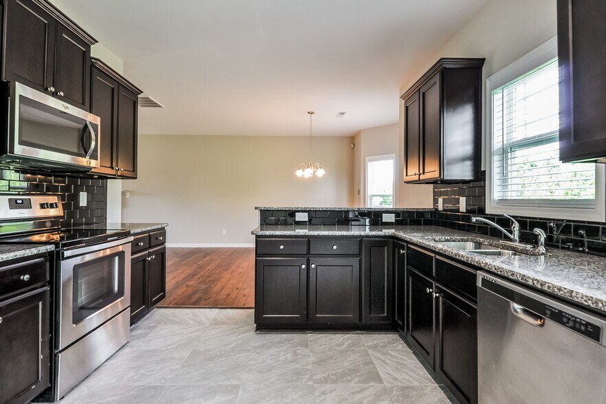 Building Photo - 229 Darecrest Ln