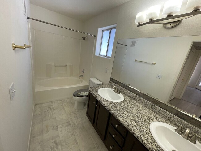 Building Photo - Awesome one bedroom one bath condo