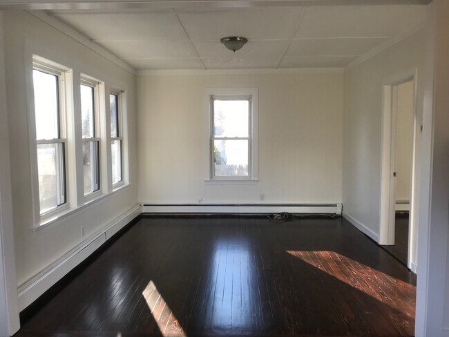 Building Photo - 218 Hartford St