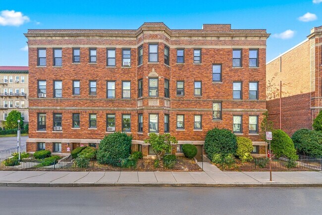 Building Photo - 39 Glenville Ave