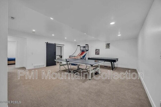 Building Photo - 846 E 270 S