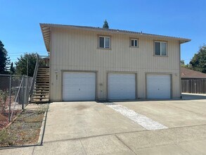 Building Photo - 854 Shearer Street #A