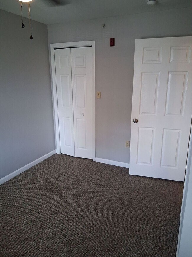 Building Photo - Laurel Station - 3BR/2BA Condo in Fort Sanders available for FALL 2026! Rent includes TWO assigne...