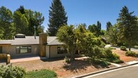 Building Photo - Reburbished 3bd/2ba, 2,275 sq ft home in Coconino Estates close to Hospital, park, downtown Flags...