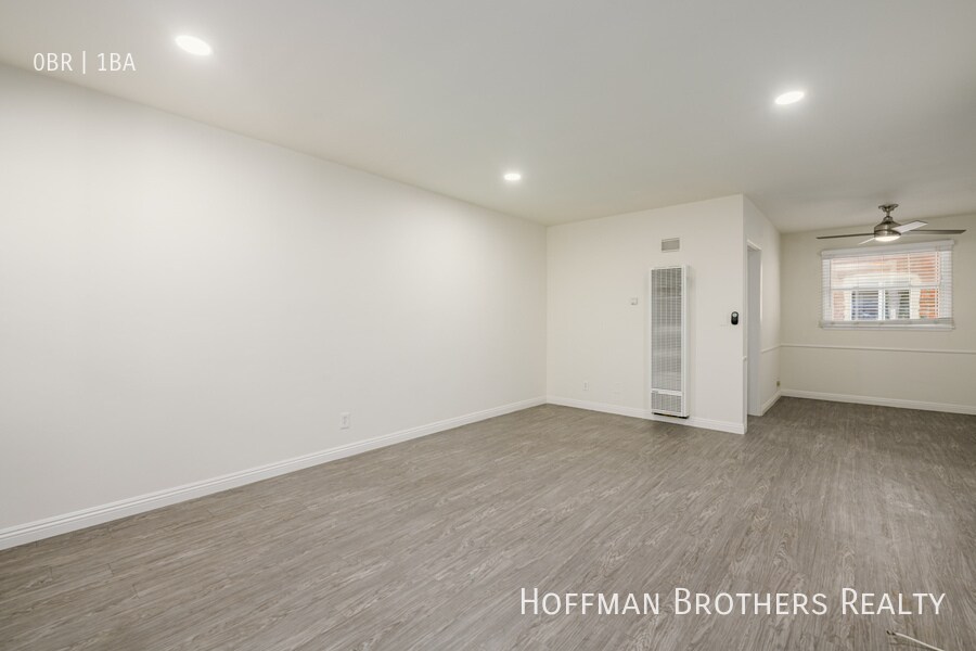 Building Photo - 2001 Beachwood Dr