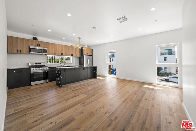 Building Photo - 6049 Craner Ave