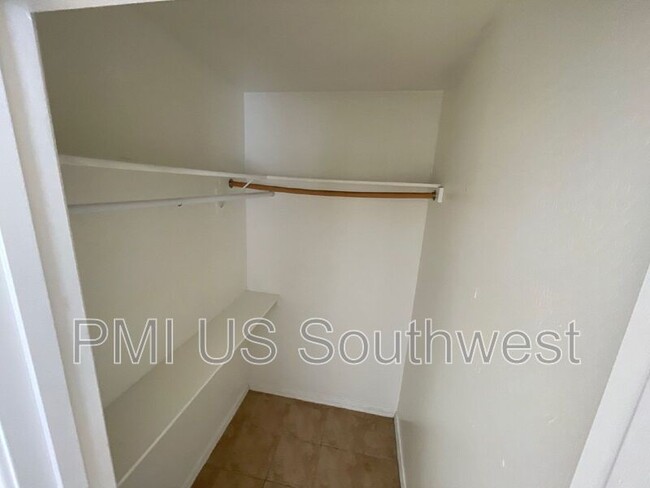 Building Photo - 8300 E Florentine Rd