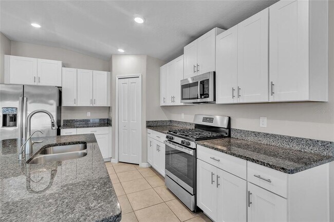 Building Photo - 10357 Scarlet Skimmer Dr